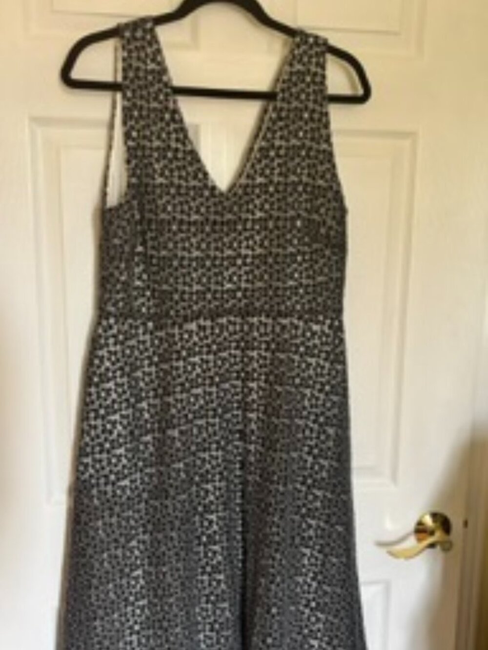 DKNY black/white dress women sz 12 V-neck front/back sleeveless sleeve NWT